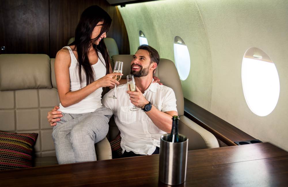 Viajar Con La Familia Y Los Amigos Disfrute De La Experiencia única De Un Jet Privado